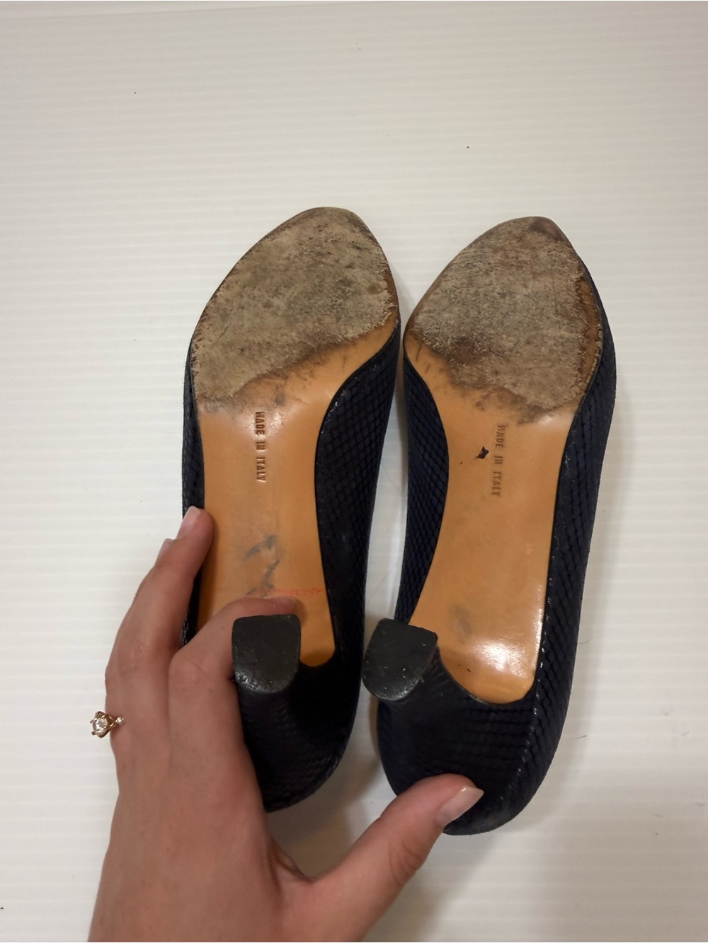Ferragamo Black Textured Leather Pumps Size 7 - Picture 8 of 10